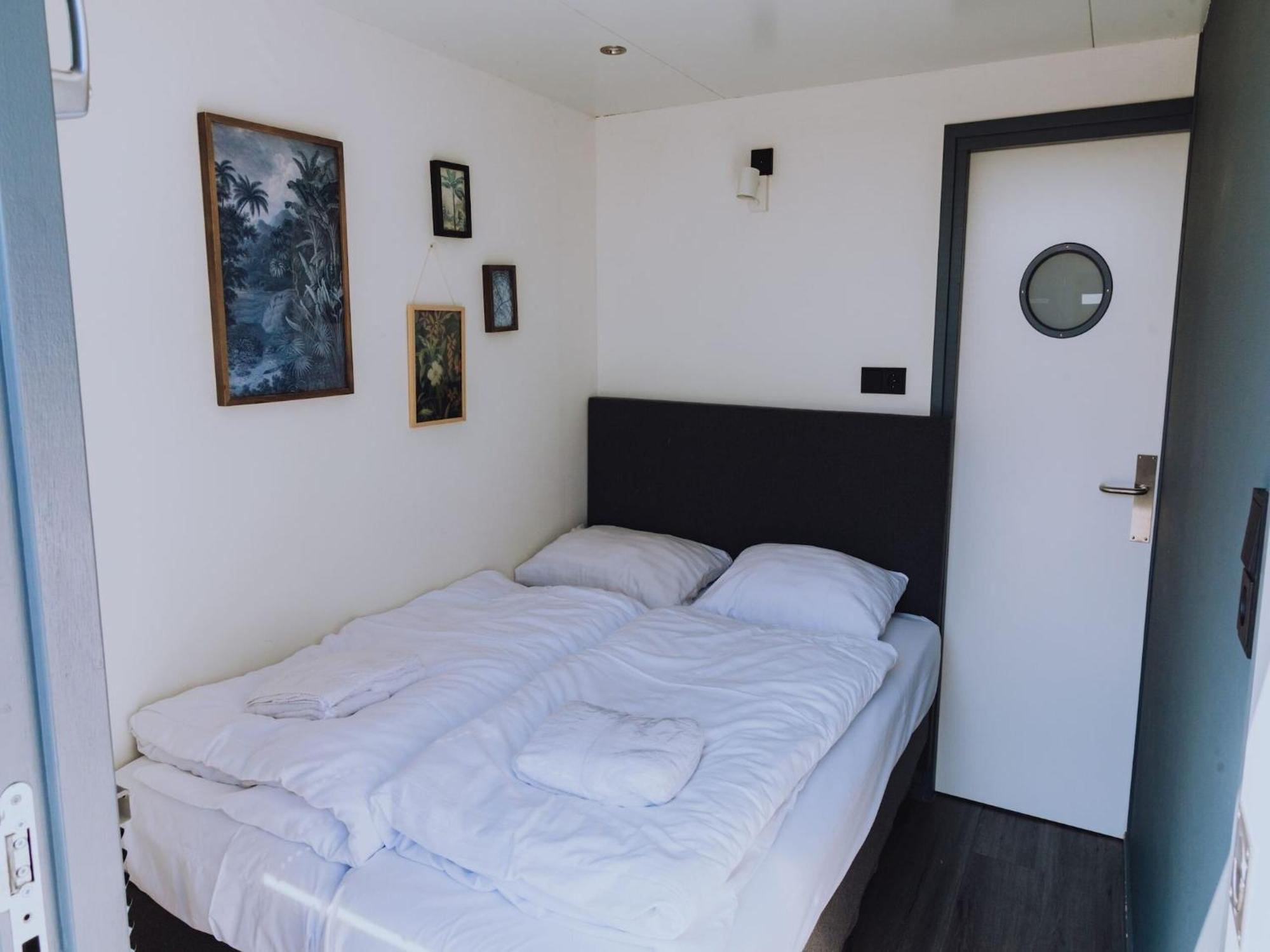 Modern Houseboat With Air Conditioning Located In Marina Uitgeest Exterior foto